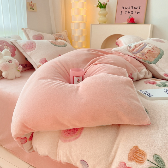 91家纺网 家纺一手货源 找家纺 同田家纺 2024秋冬新品雪花绒牛奶绒印花四件套 甜蜜派对