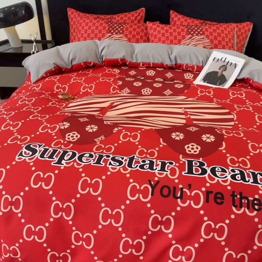 91家纺网 家纺一手货源 找家纺 色鬼布艺 2023新款加厚双面磨毛数码大版印花四件套 潮酷熊