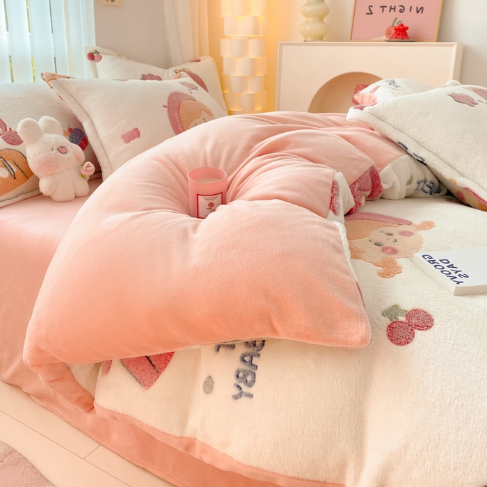 91家纺网 家纺一手货源 找家纺 同田家纺 2024秋冬新品雪花绒牛奶绒印花四件套 甜蜜女孩