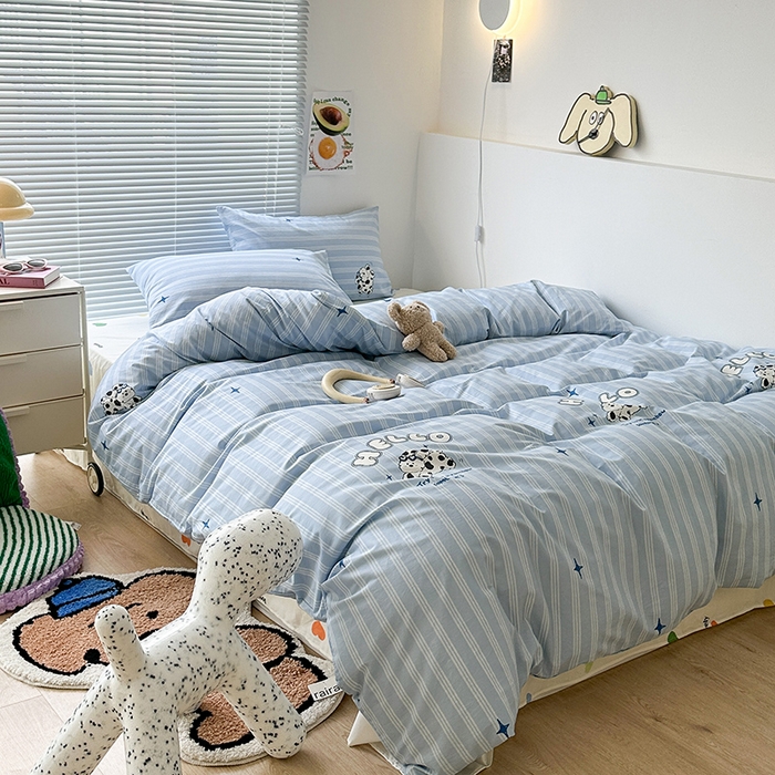 91家纺网 家纺一手货源 找家纺 昔可家纺 2023新款多巴胺卡通学生季全棉四件套 蓝条小奶狗