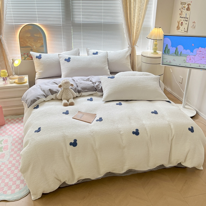 91家纺网 家纺一手货源 找家纺 慕尚2025华夫格全棉米奇毛巾绣四件套 米奇 白灰