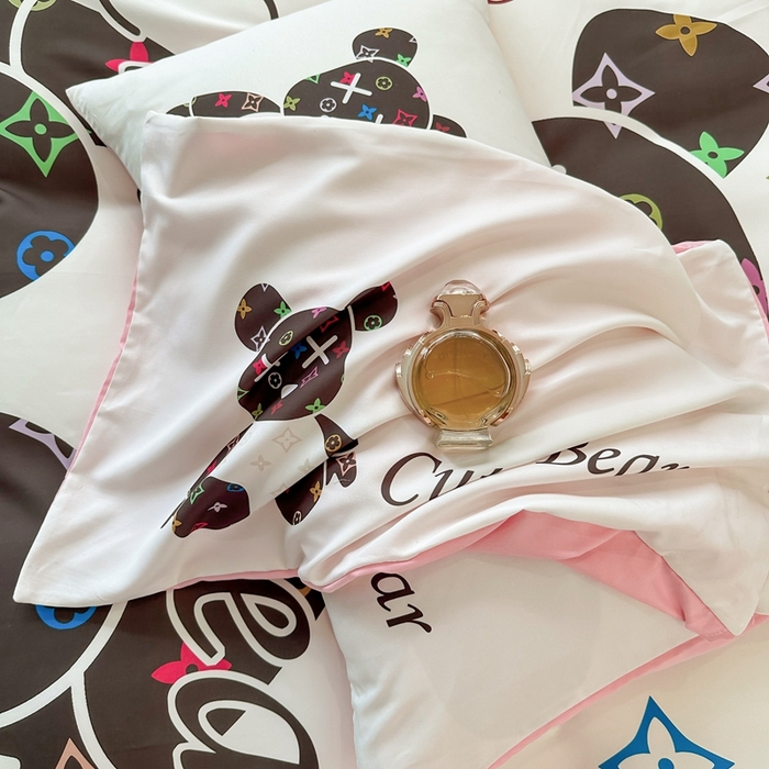 91家纺网 家纺一手货源 找家纺 色鬼布艺 2023新款加厚双面磨毛数码大版印花四件套 多彩熊