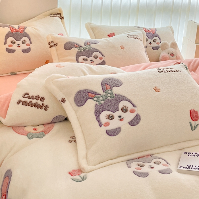 91家纺网 家纺一手货源 找家纺 同田家纺 2024秋冬新品雪花绒牛奶绒印花四件套 可爱小兔