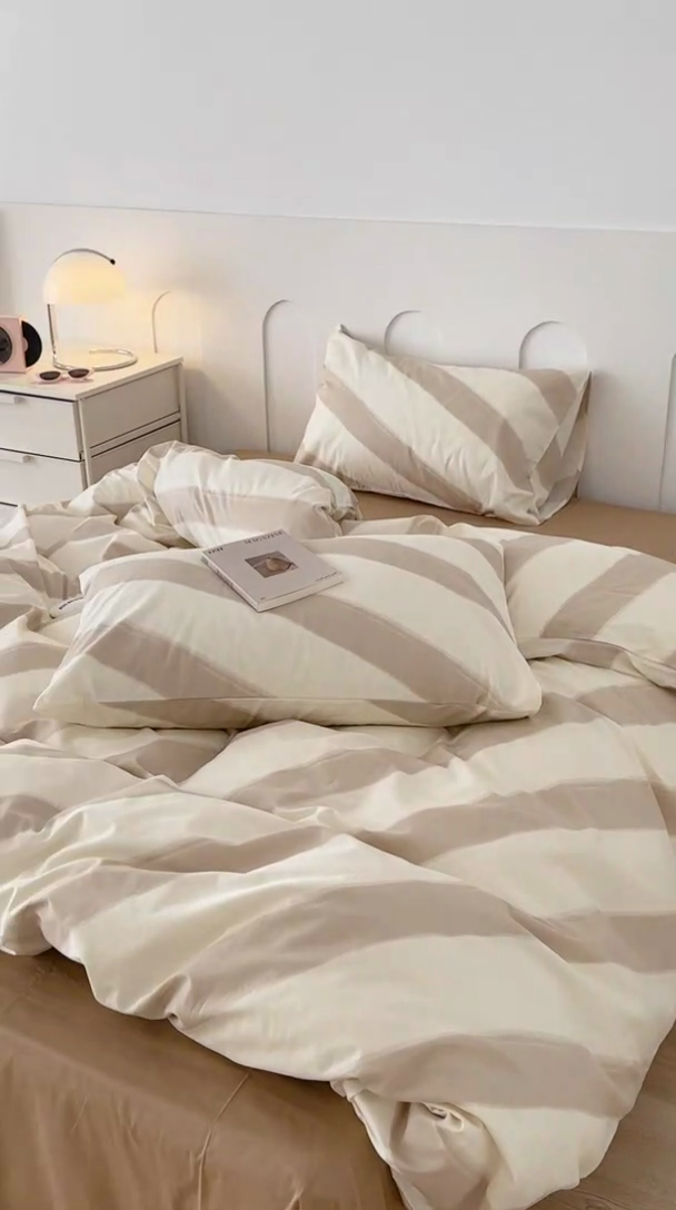 91家纺网 家纺一手货源 找家纺 昔可家纺 2023新款多巴胺少女风条纹全棉四件套 奶茶条