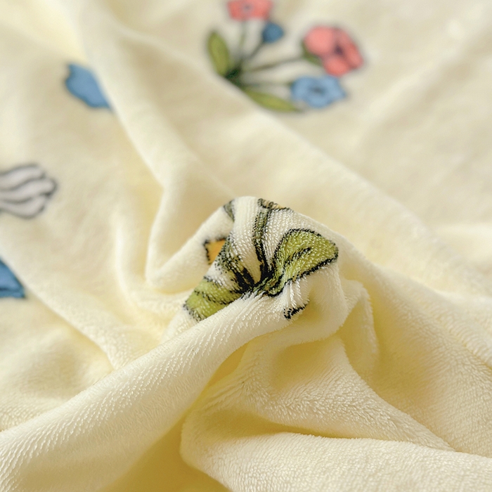 91家纺网 家纺一手货源 找家纺 沐慕 2023新款毛毯 花丛兔兔