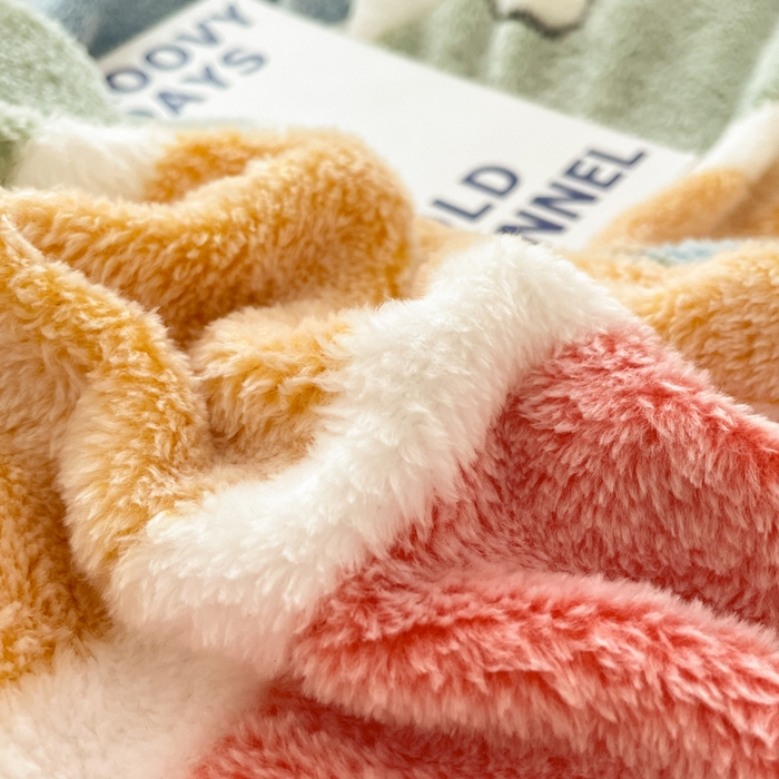 91家纺网 家纺一手货源 找家纺 同田家纺 2024秋冬新品雪花绒牛奶绒印花四件套 彩条小熊