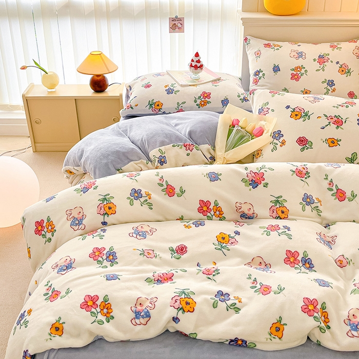 91家纺网 家纺一手货源 找家纺 桃子 2023新款ins小清新韩系卡通少女心奶油兔子加厚牛奶绒系列四件套-第一批 绒-花田兔