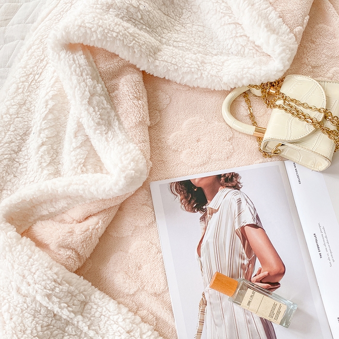 91家纺网 家纺一手货源 找家纺 2023不被定义的多巴胺A类双面塔芙绒羊羔绒毛毯办公室午睡盖毯子直播 浅浅花漾-粉