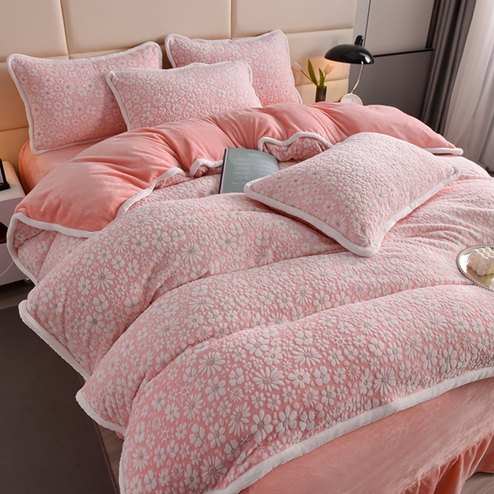 91家纺网 家纺一手货源 找家纺 诺梵 2023新款雕花绒四件套 绒雪花-粉