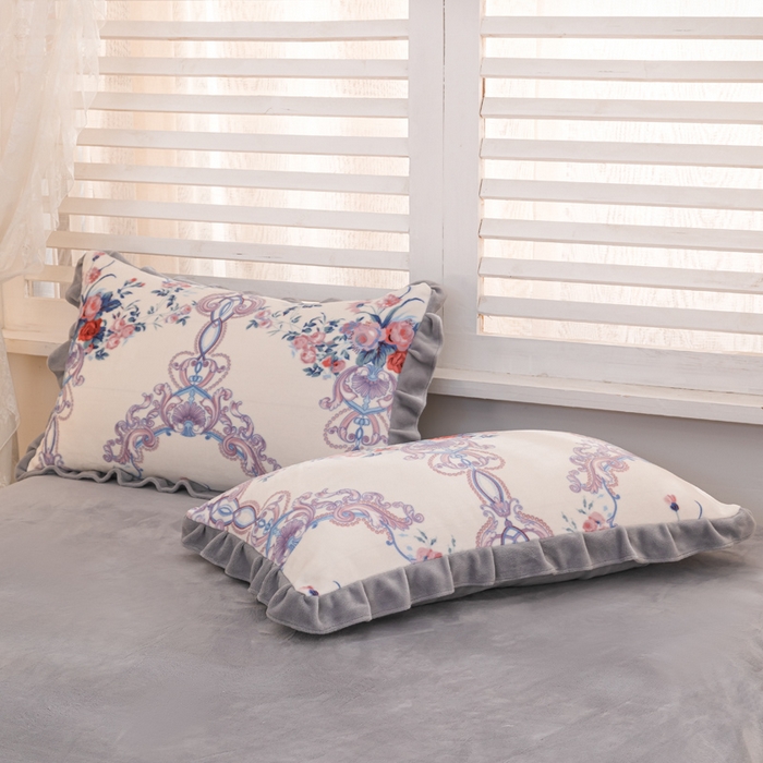 91家纺网 家纺一手货源 找家纺 首选 2023新款韩版花边牛奶绒四件套 巴黎恋人-白