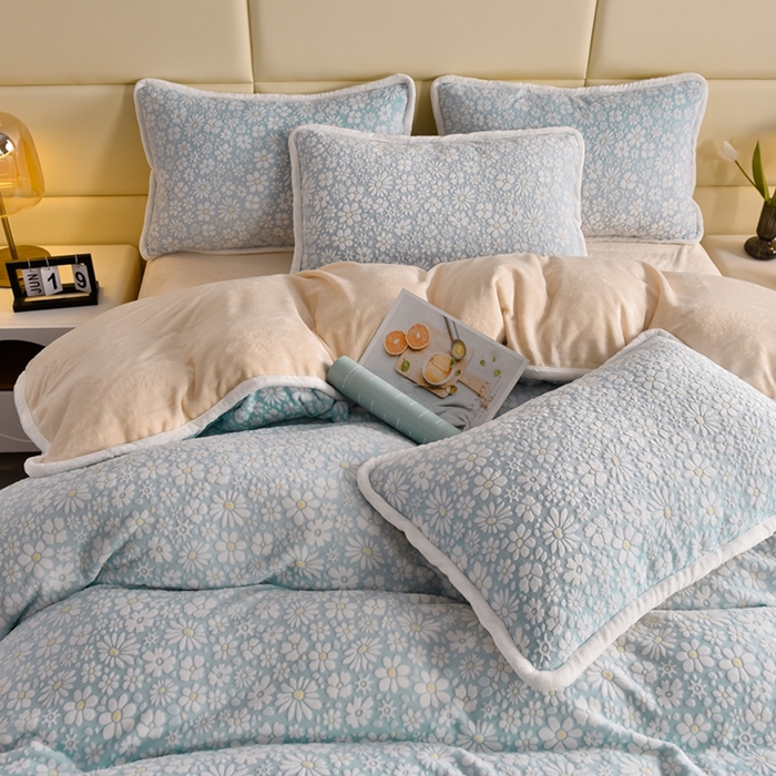 91家纺网 家纺一手货源 找家纺 诺梵 2023新款雕花绒四件套 绒雪花-蓝