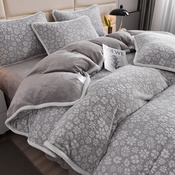 91家纺网 家纺一手货源 找家纺 诺梵 2023新款雕花绒四件套 绒雪花-灰