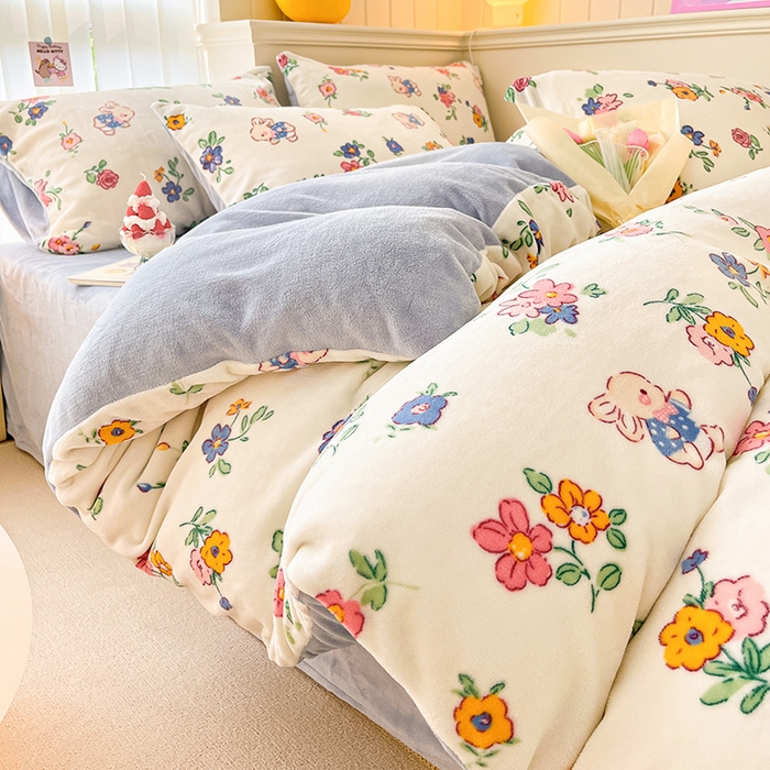 91家纺网 家纺一手货源 找家纺 桃子 2023新款ins小清新韩系卡通少女心奶油兔子加厚牛奶绒系列四件套-第一批 绒-花田兔