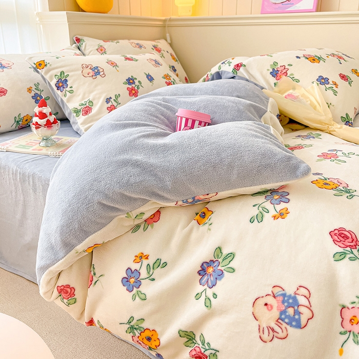 91家纺网 家纺一手货源 找家纺 桃子 2023新款ins小清新韩系卡通少女心奶油兔子加厚牛奶绒系列四件套-第一批 绒-花田兔