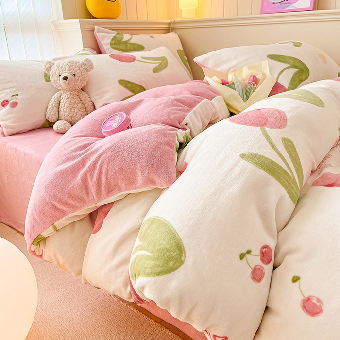 91家纺网 家纺一手货源 找家纺 桃子 2023新款ins小清新韩系卡通少女心奶油兔子加厚牛奶绒系列四件套-第一批 绒-花漫