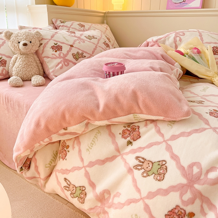 91家纺网 家纺一手货源 找家纺 桃子 2023新款ins小清新韩系卡通少女心奶油兔子加厚牛奶绒系列四件套-第一批 绒-菲丽