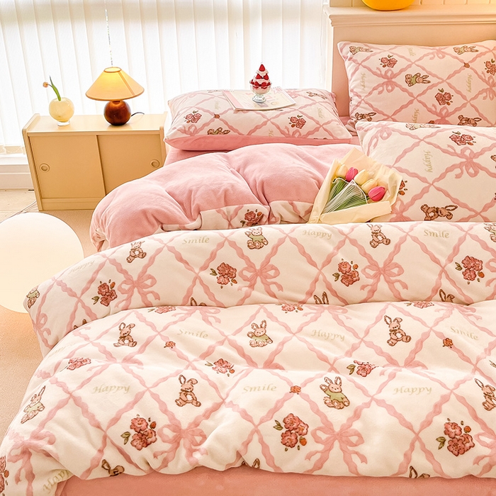 91家纺网 家纺一手货源 找家纺 桃子 2023新款ins小清新韩系卡通少女心奶油兔子加厚牛奶绒系列四件套-第一批 绒-菲丽