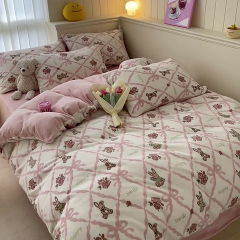 91家纺网 家纺一手货源 找家纺 桃子 2023新款ins小清新韩系卡通少女心奶油兔子加厚牛奶绒系列四件套-第一批 绒-菲丽