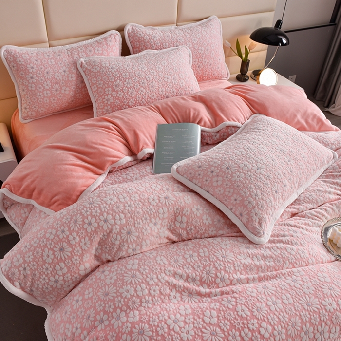 91家纺网 家纺一手货源 找家纺 诺梵 2023新款雕花绒四件套 绒雪花-粉