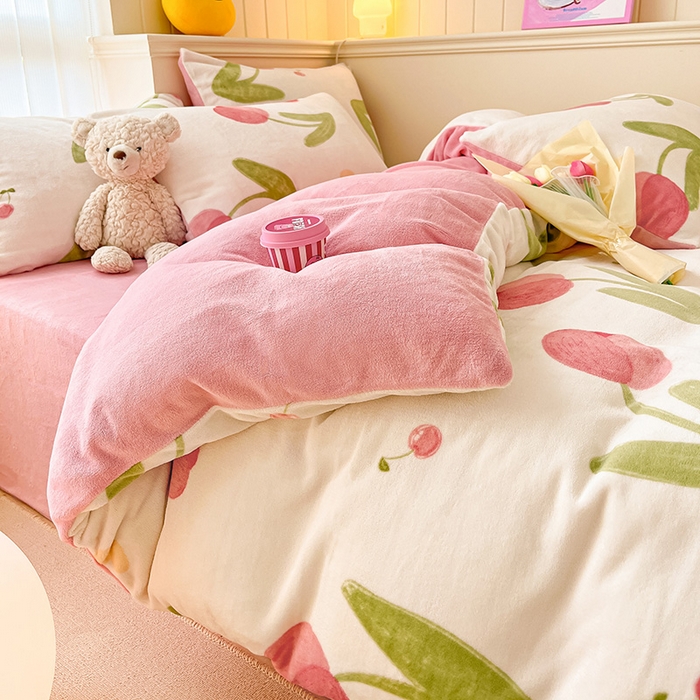 91家纺网 家纺一手货源 找家纺 桃子 2023新款ins小清新韩系卡通少女心奶油兔子加厚牛奶绒系列四件套-第一批 绒-花漫