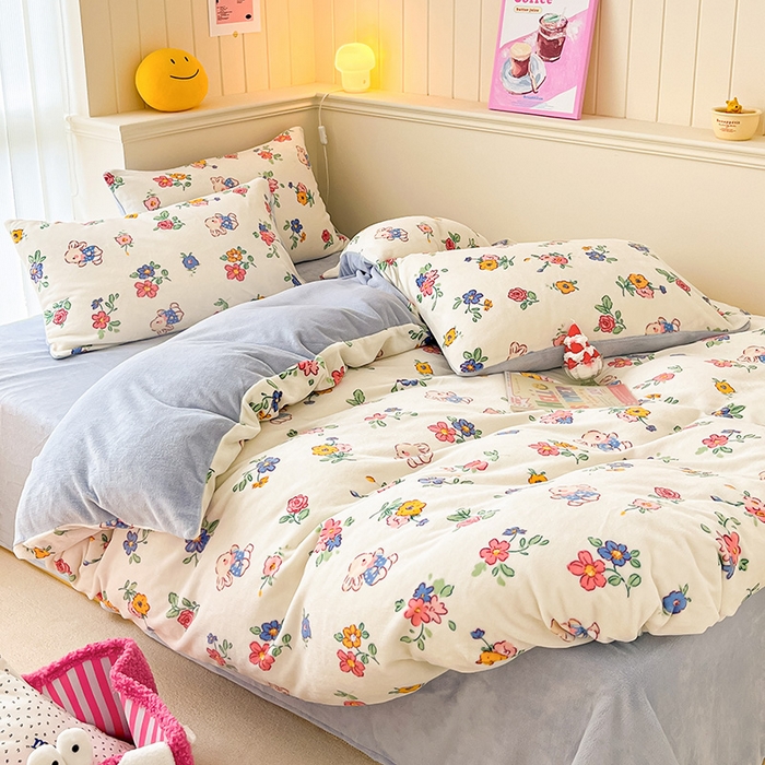 91家纺网 家纺一手货源 找家纺 桃子 2023新款ins小清新韩系卡通少女心奶油兔子加厚牛奶绒系列四件套-第一批 绒-花田兔