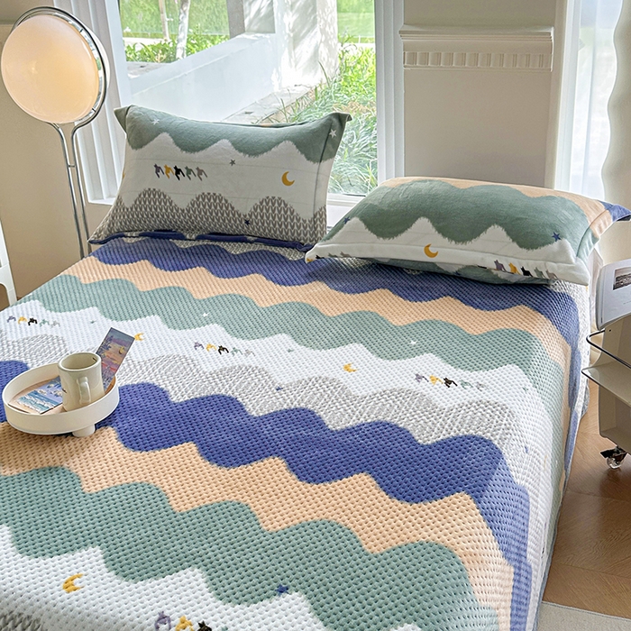 91家纺网 家纺一手货源 找家纺 胜权 2024款高克重牛奶绒夹棉单床盖单件保暖床盖三件套 乘风破浪