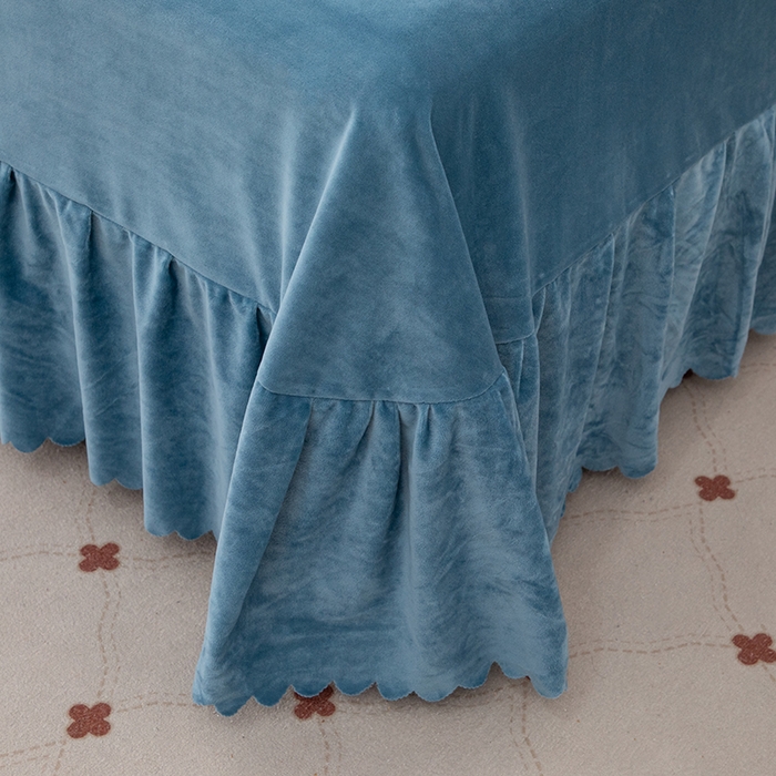 91家纺网 家纺一手货源 找家纺 优姿家纺 2024新品8.5斤德芙绒韩版床裙绣花保暖四件套 时尚玫瑰宝石兰