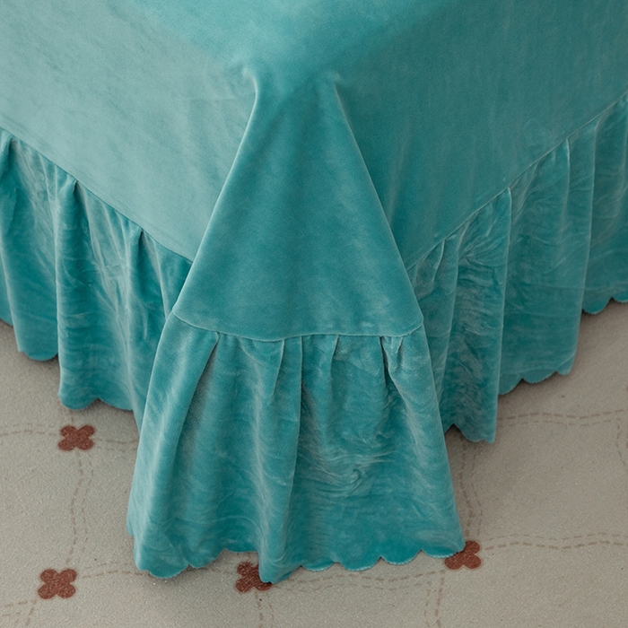 91家纺网 家纺一手货源 找家纺 优姿家纺 2024新品8.5斤德芙绒韩版床裙绣花保暖四件套 今生有约湖兰