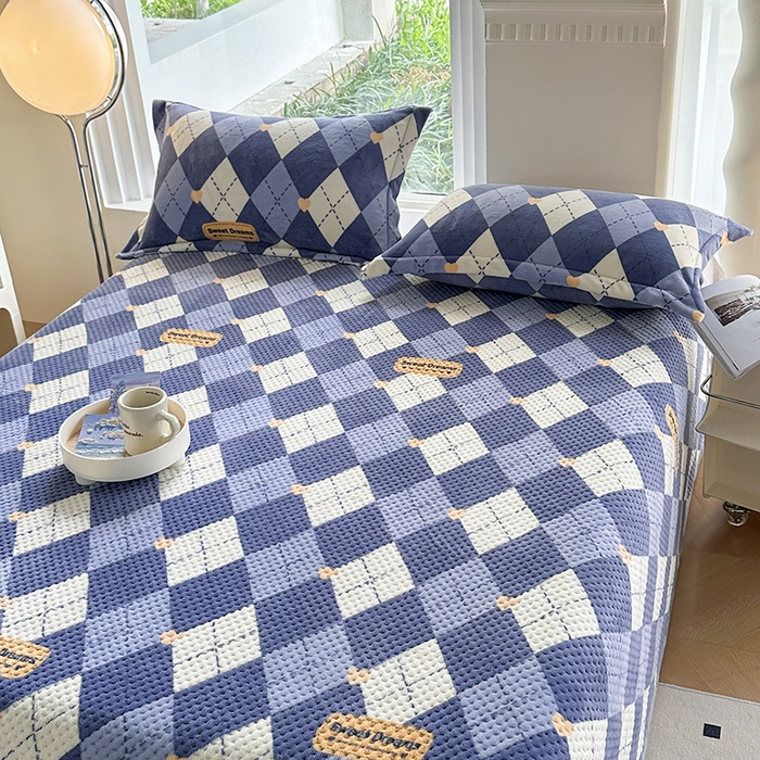 91家纺网 家纺一手货源 找家纺 胜权 2024款高克重牛奶绒夹棉单床盖单件保暖床盖三件套 英伦时光