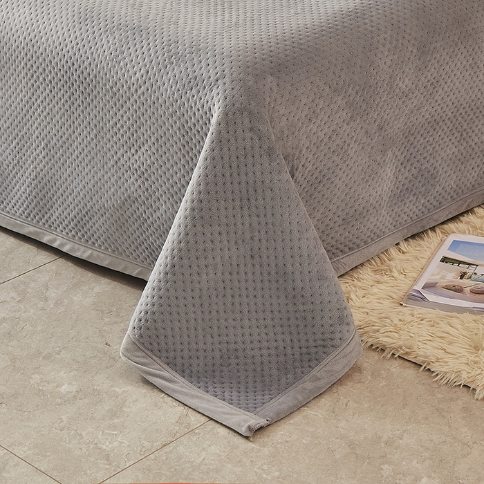 91家纺网 家纺一手货源 找家纺 胜权 2024款高克重牛奶绒夹棉单床盖单件保暖床盖三件套 贝儿多灰