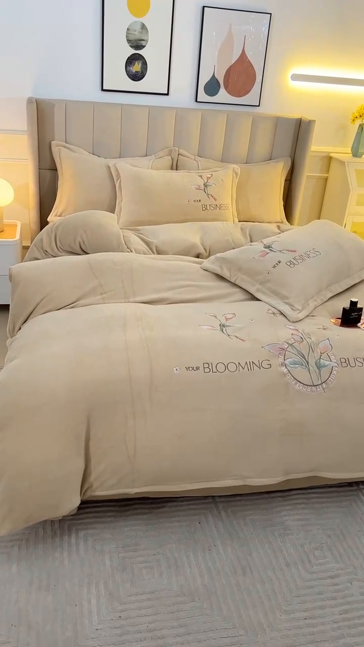 91家纺网 家纺一手货源 找家纺 富之航 2023新款牛奶绒刺绣四件套 莫奈花园-卡其