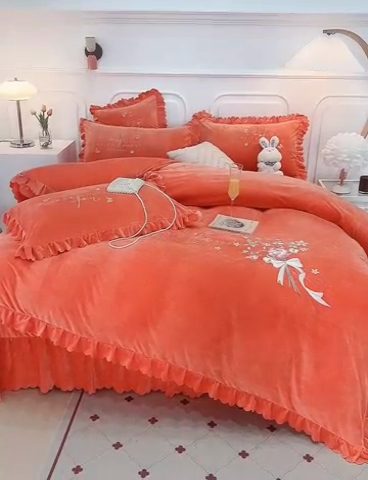 91家纺网 家纺一手货源 找家纺 优姿家纺 2024新品8.5斤德芙绒韩版床裙绣花保暖四件套 今生有约香妃桔