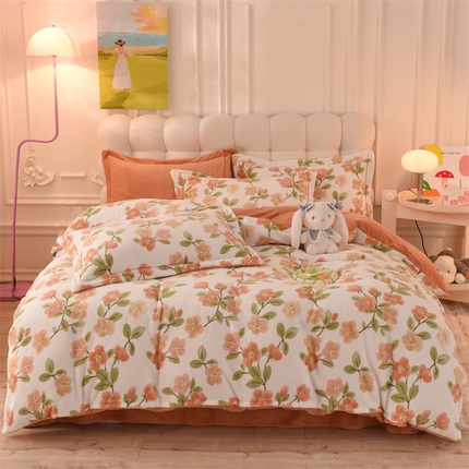 91家纺网 家纺一手货源 找家纺 （总）暖洋 2023新款A类母婴加厚印花牛奶绒臻棉绒四件套场景二