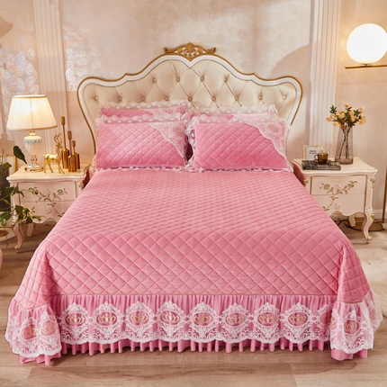 91家纺网 家纺一手货源 找家纺 恋尚 2023新款可脱卸水晶绒夹棉床盖卡雯系列 粉色