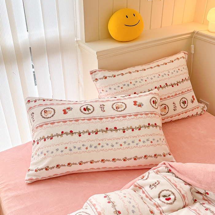 91家纺网 家纺一手货源 找家纺 金爱家 2023新款ins小清新韩系卡通少女心奶油兔子加厚牛奶绒系列四件套 绒-可颂粉