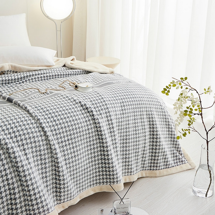 91家纺网 家纺一手货源 找家纺 坦客毯业 2025新款欧棉绒双面加厚绒毯盖毯毛毯 千纸鹤