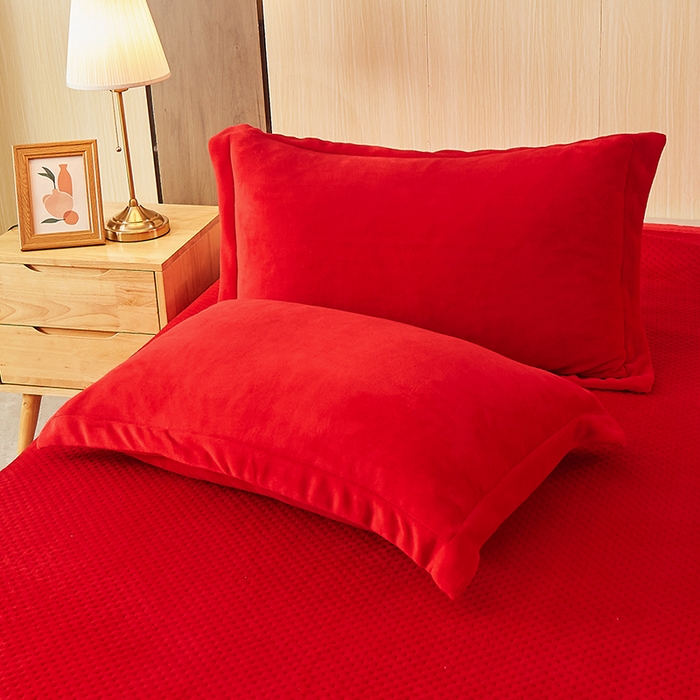 91家纺网 家纺一手货源 找家纺 胜权 2024款高克重牛奶绒夹棉单床盖单件保暖床盖三件套 靓丽红