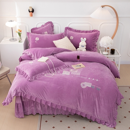 91家纺网 家纺一手货源 找家纺 优姿家纺 2024新品8.5斤德芙绒韩版床裙绣花保暖四件套 绽放紫色
