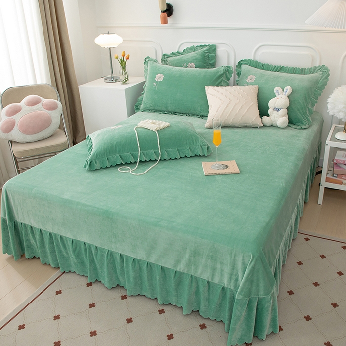 91家纺网 家纺一手货源 找家纺 优姿家纺 2024新品8.5斤德芙绒韩版床裙绣花保暖四件套 绽放浅绿