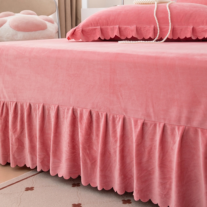 91家纺网 家纺一手货源 找家纺 优姿家纺 2024新品8.5斤德芙绒韩版床裙绣花保暖四件套 今生有约少女粉