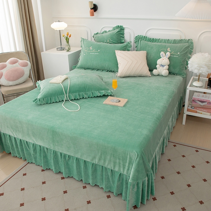 91家纺网 家纺一手货源 找家纺 优姿家纺 2024新品8.5斤德芙绒韩版床裙绣花保暖四件套 时尚玫瑰浅绿