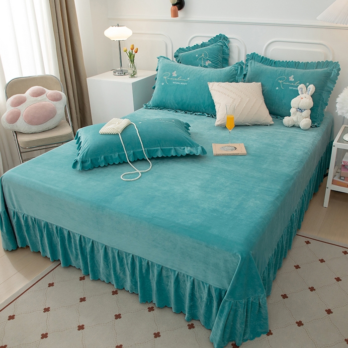 91家纺网 家纺一手货源 找家纺 优姿家纺 2024新品8.5斤德芙绒韩版床裙绣花保暖四件套 时尚玫瑰湖兰