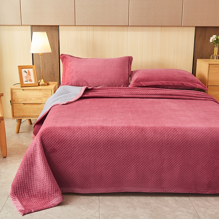 91家纺网 家纺一手货源 找家纺 胜权 2024款高克重牛奶绒夹棉单床盖单件保暖床盖三件套 莲红