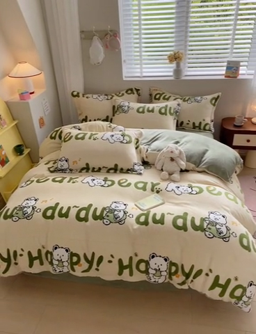 91家纺网 家纺一手货源 找家纺 梦之岛 2023新款牛奶绒加厚小清新印花保暖四件套 开心熊