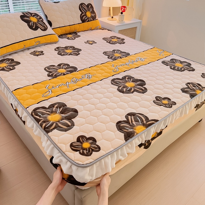 91家纺网 家纺一手货源 找家纺 情煊家纺 2023新款保暖牛奶绒夹棉床笠-花边款 情调