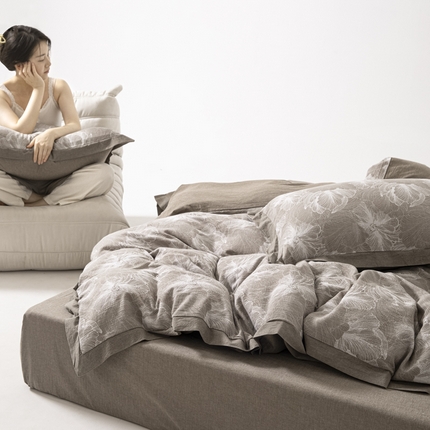 91家纺网 家纺一手货源 找家纺 安莱生活 2023新款花海系列色织双层纱工艺款宽边高奢四件套 花海-浅灰