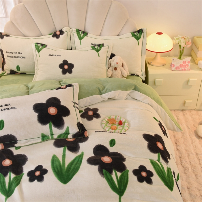 91家纺网 家纺一手货源 找家纺 暖洋 2024新款A类母婴加厚印花牛奶绒臻棉绒四件套场景二 墨影