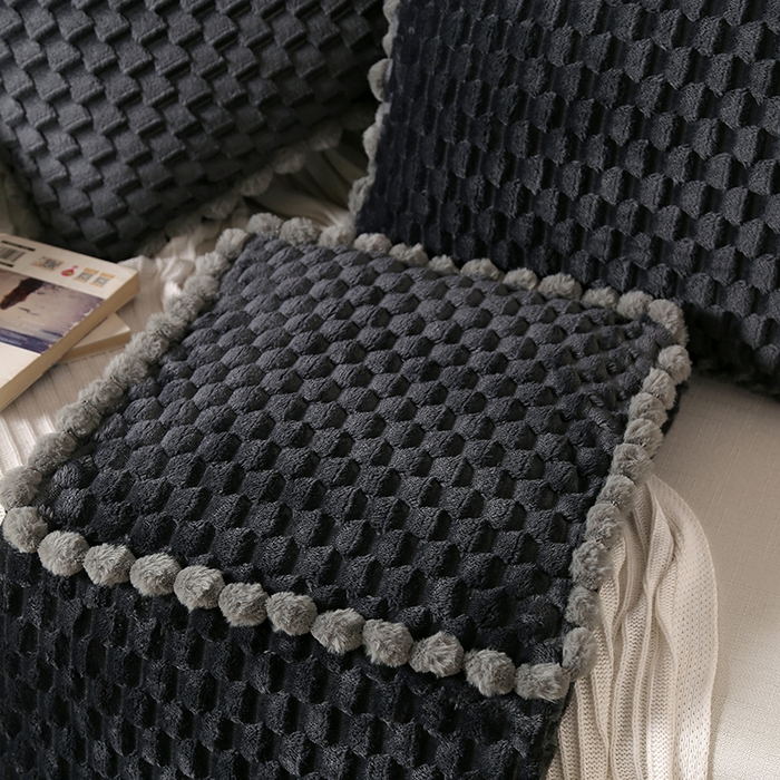 91家纺网 家纺一手货源 找家纺 伊可爱 2023秋冬多功能轻奢暖绒抱枕被盖毯 深灰色