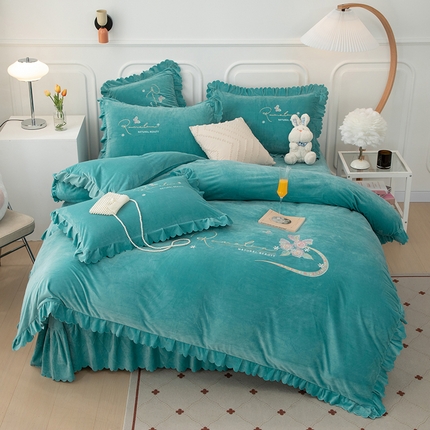 91家纺网 家纺一手货源 找家纺 优姿家纺 2024新品8.5斤德芙绒韩版床裙绣花保暖四件套 时尚玫瑰湖兰