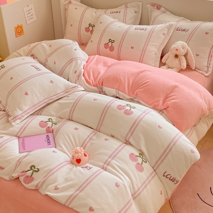 91家纺网 家纺一手货源 找家纺 梦之岛 2023新款牛奶绒加厚小清新印花保暖四件套 小樱桃